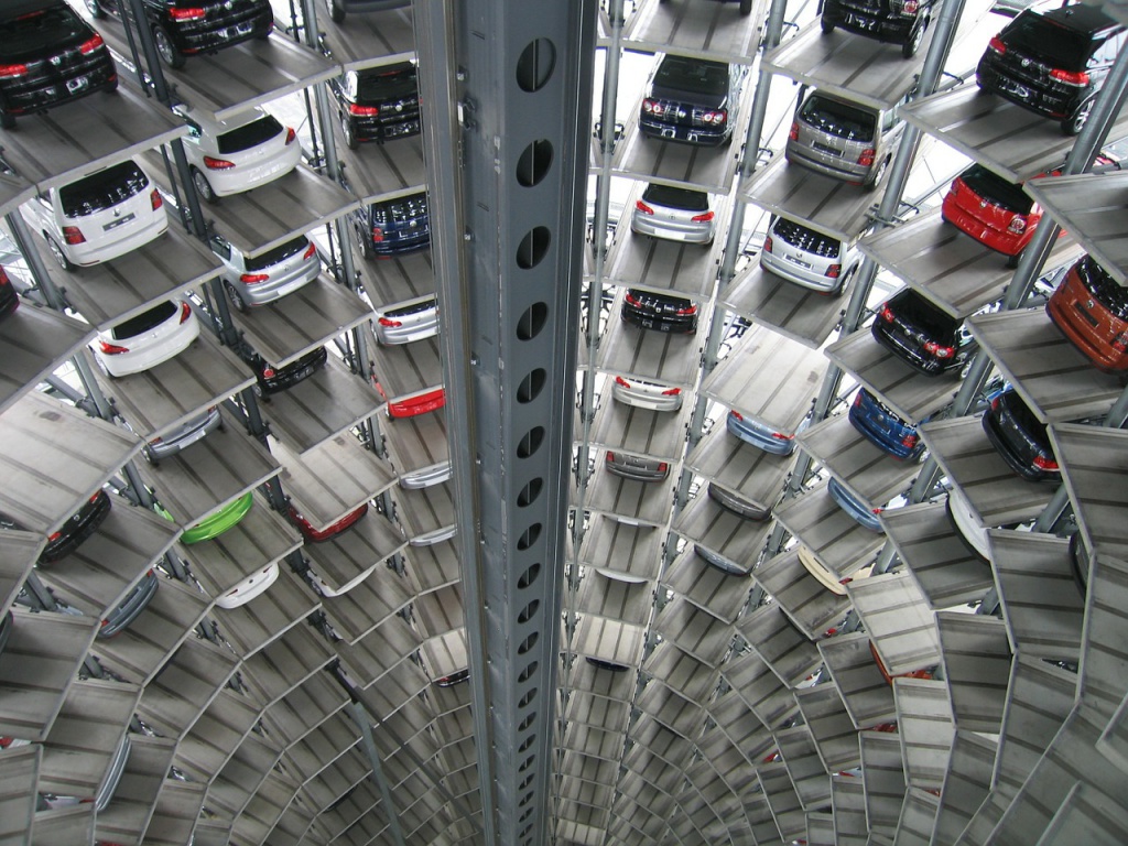 Volkswagen будет выпускать машины с системой автоматической парковки